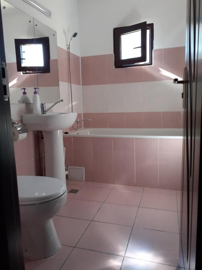 Apartament Cristina Cu Doua Dormitoare & Balcon & Parcare Proprie أونيشتي المظهر الخارجي الصورة